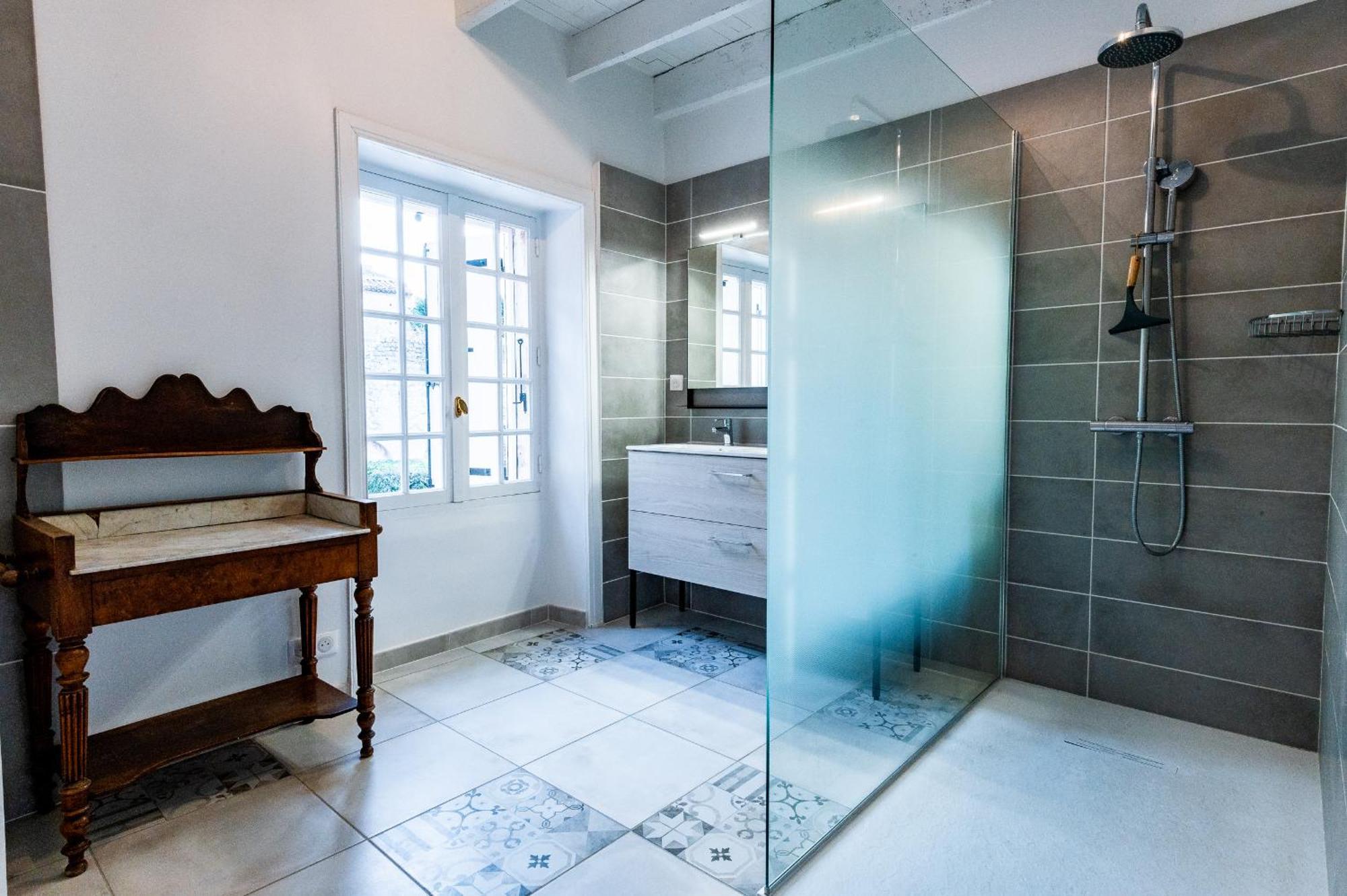 La Closerie D'Escalin Gite 12 Personnes Et Jacuzzi La Garde Adhemar Luaran gambar