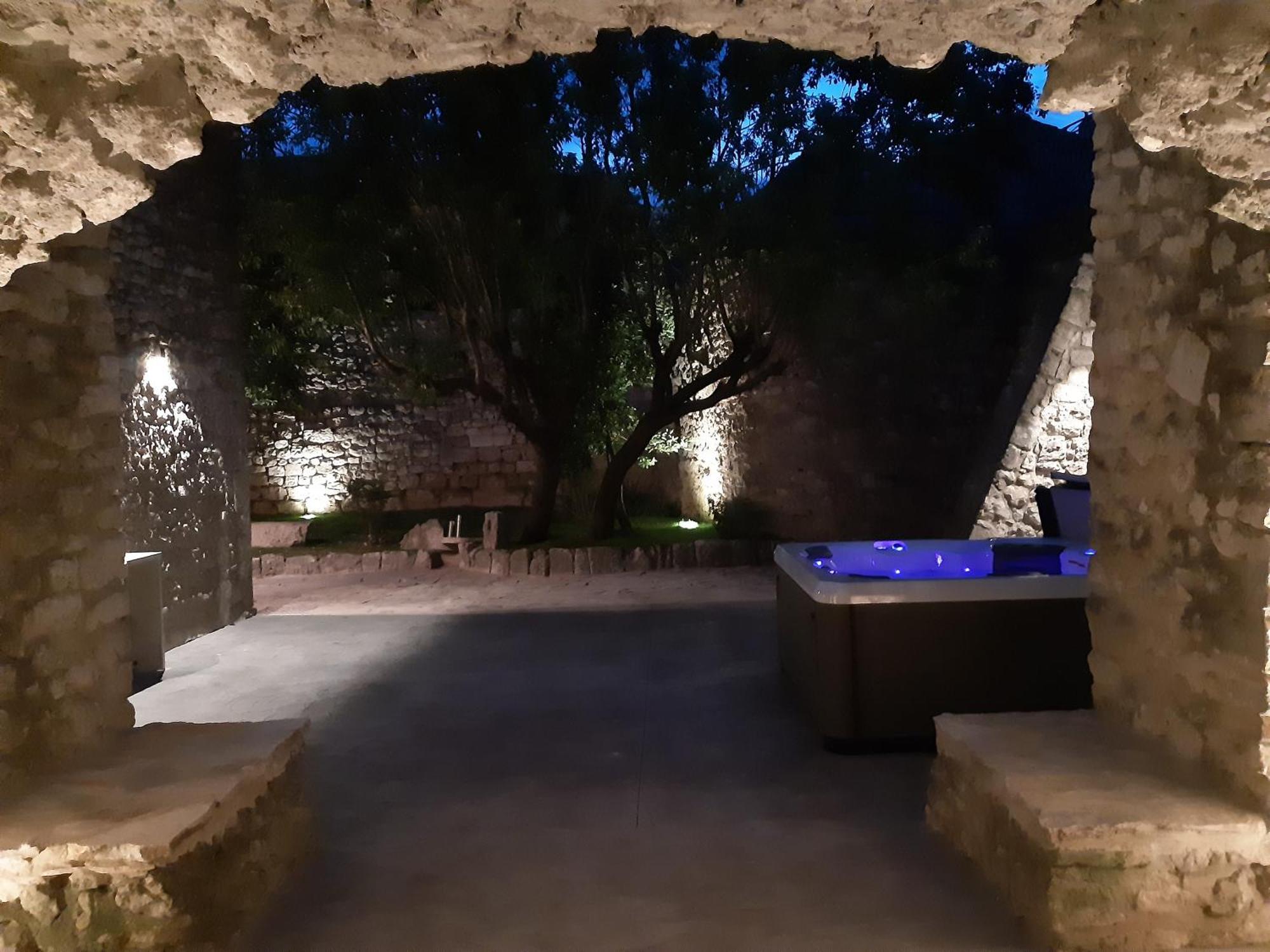 La Closerie D'Escalin Gite 12 Personnes Et Jacuzzi La Garde Adhemar Luaran gambar